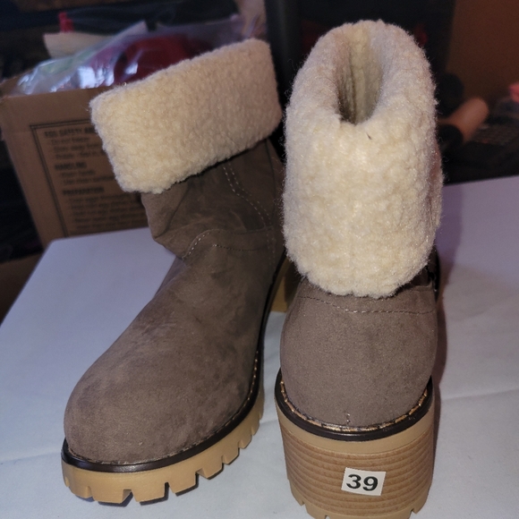 Aayomet Shoes - Women's Pull On Tan Ankle Boots with Cream Sherpa Lining Size 39